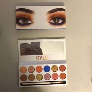 Kylie Cosmetics - Royal Peach Palette